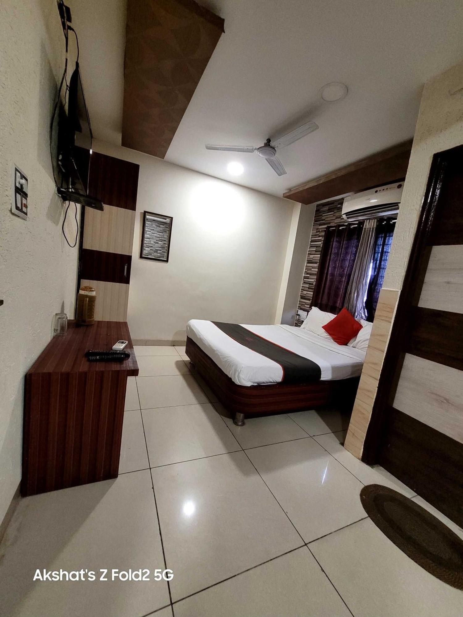 Hotel Mehar Residency Индаур Экстерьер фото